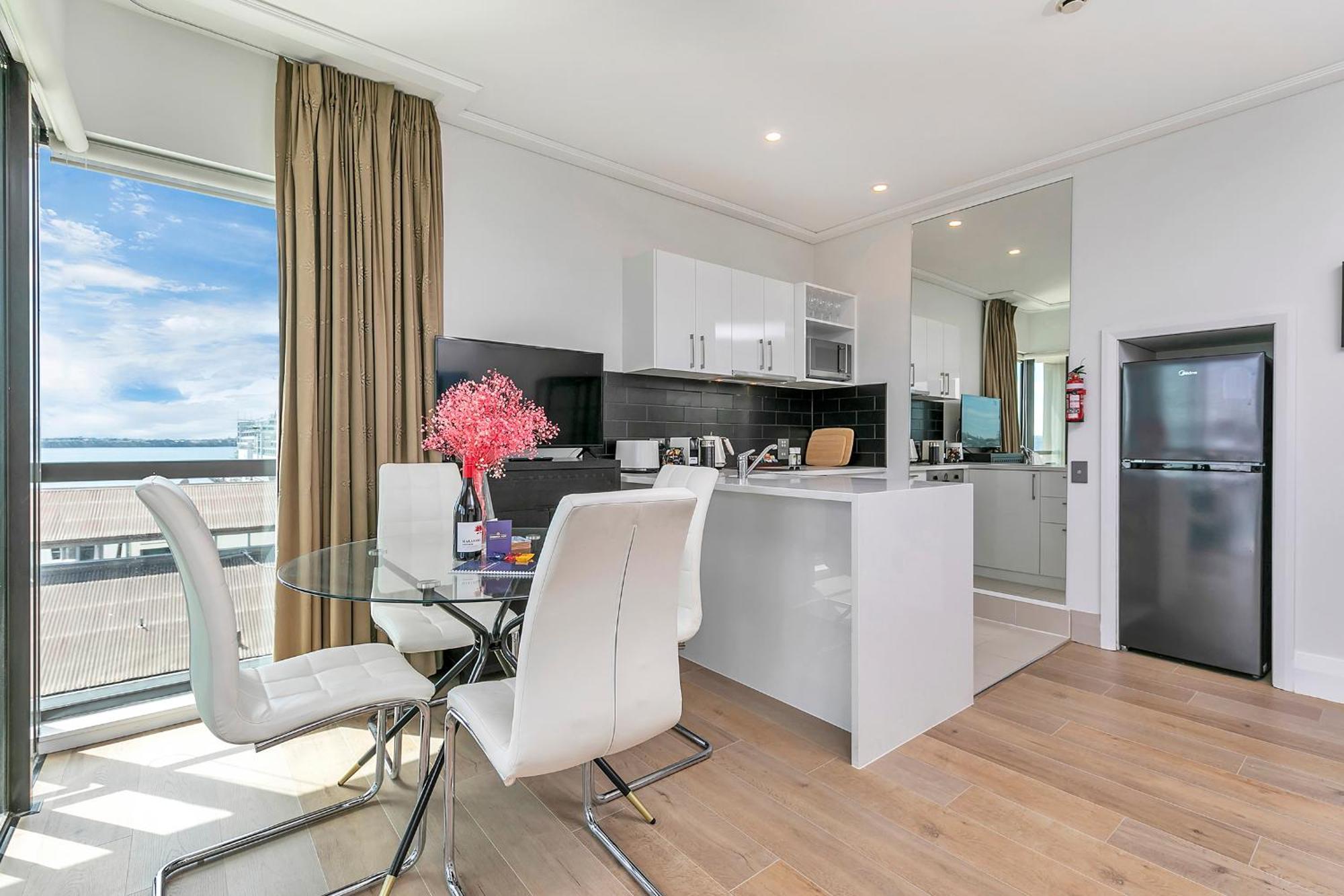 Exquisite Sun Soaked Corner Apartment Auckland Exterior photo